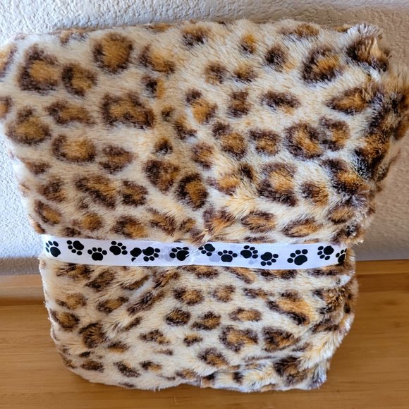 Snuggle Bed Pocket Pet Dog Puppy Comforter Smart Pet Love - Picture 2 of 2